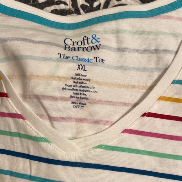 Croft and Barrow Short Sleeve VNeck - Picture 3 of 4